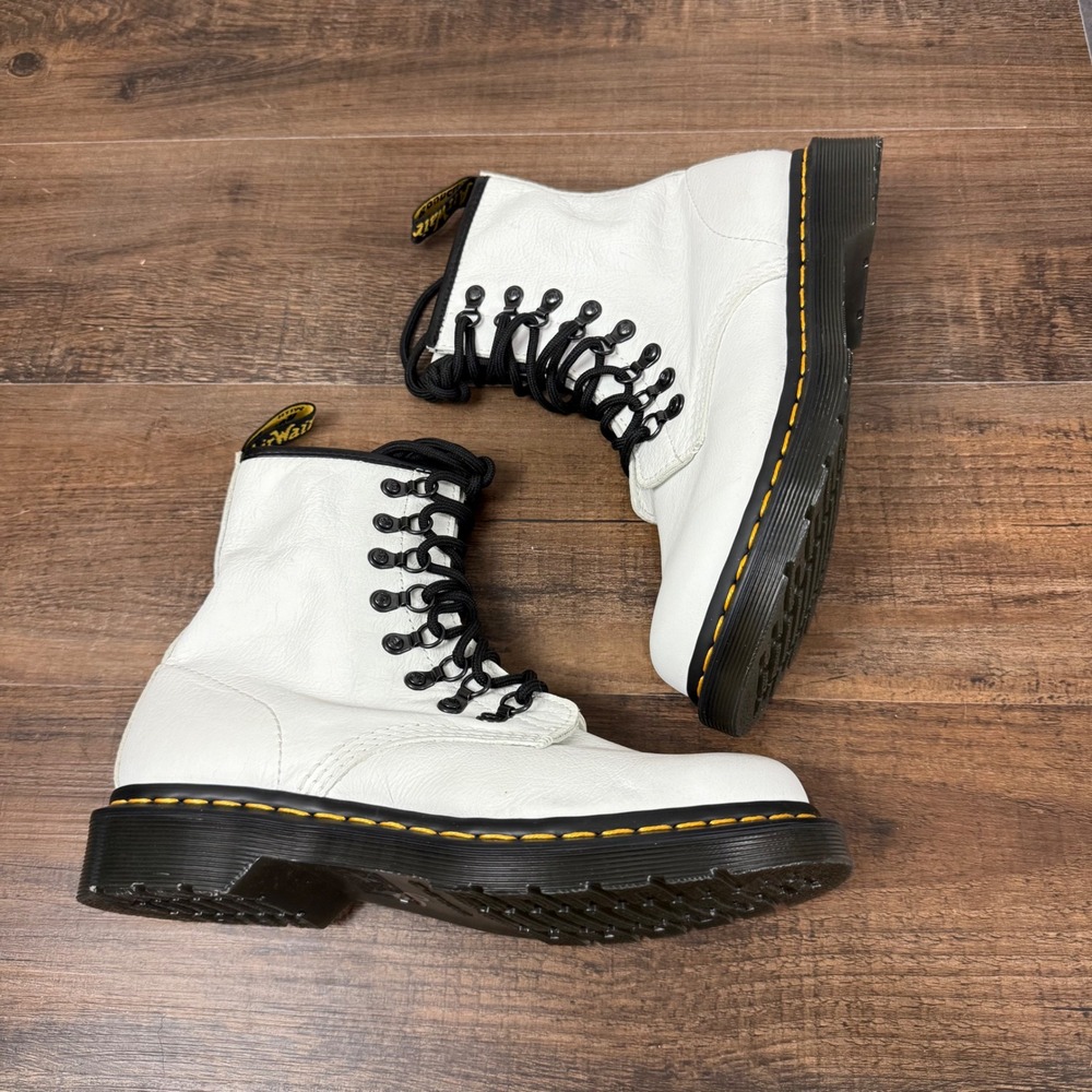 Dr. Martens Pascal White Virginia Leather D-Ring Combat Boots Womens 8-Eyelet